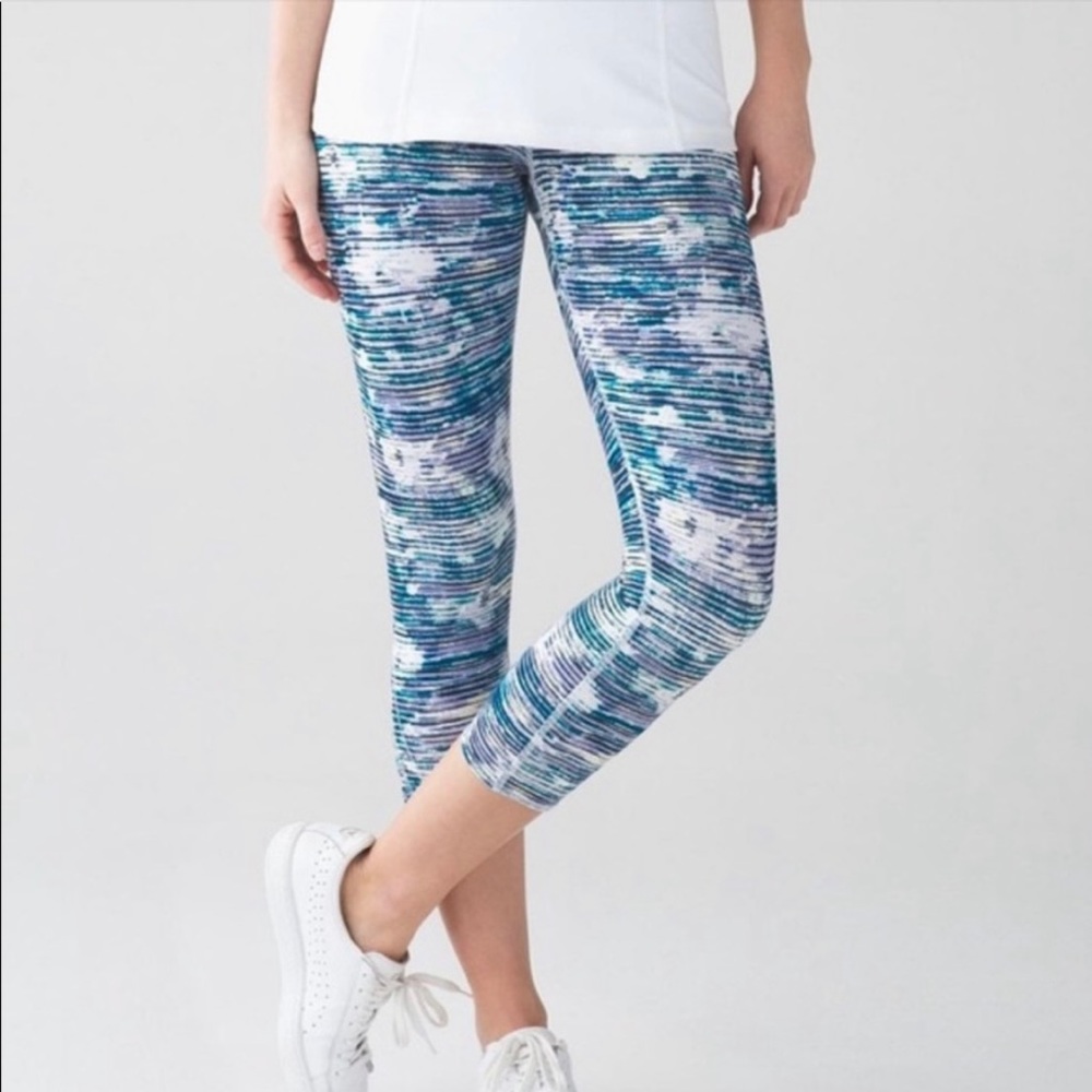Lululemon Inspire Crop II Leggings Blurry Belle Size 10